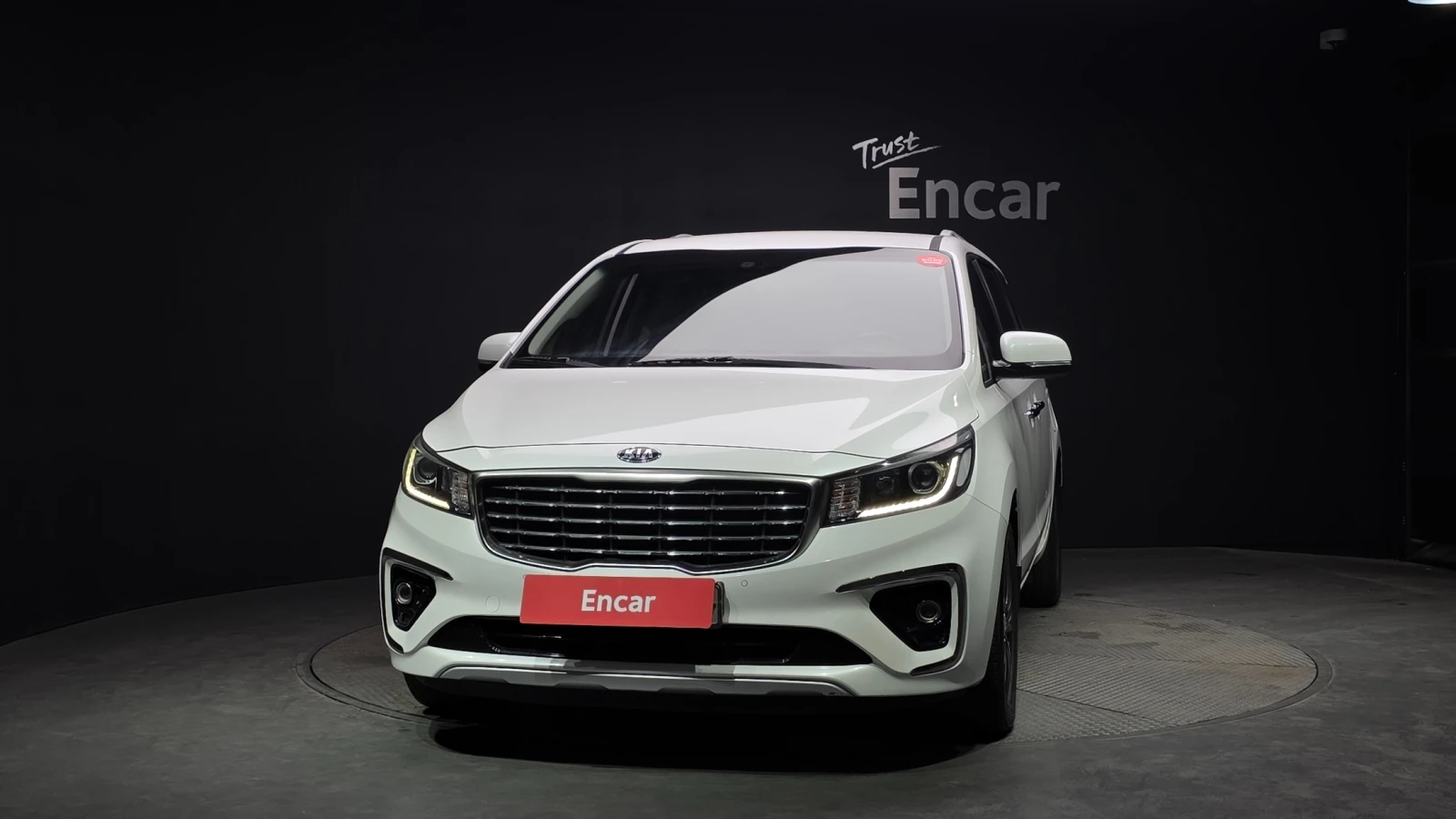 Kia Carnival LUXURY 2.2* ПОДГРЕВ ВОЛАН/СЕДАЛКИ* hellascars.bg, снимка 3 - Автомобили и джипове - 55596236