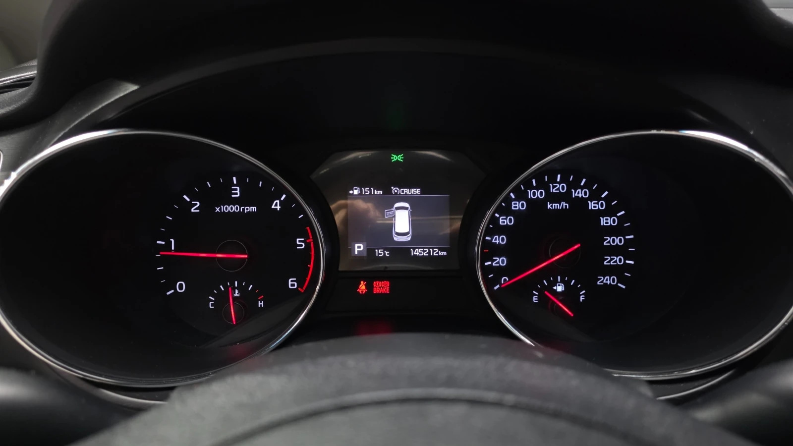 Kia Carnival LUXURY 2.2* ПОДГРЕВ ВОЛАН/СЕДАЛКИ* hellascars.bg, снимка 9 - Автомобили и джипове - 55596236