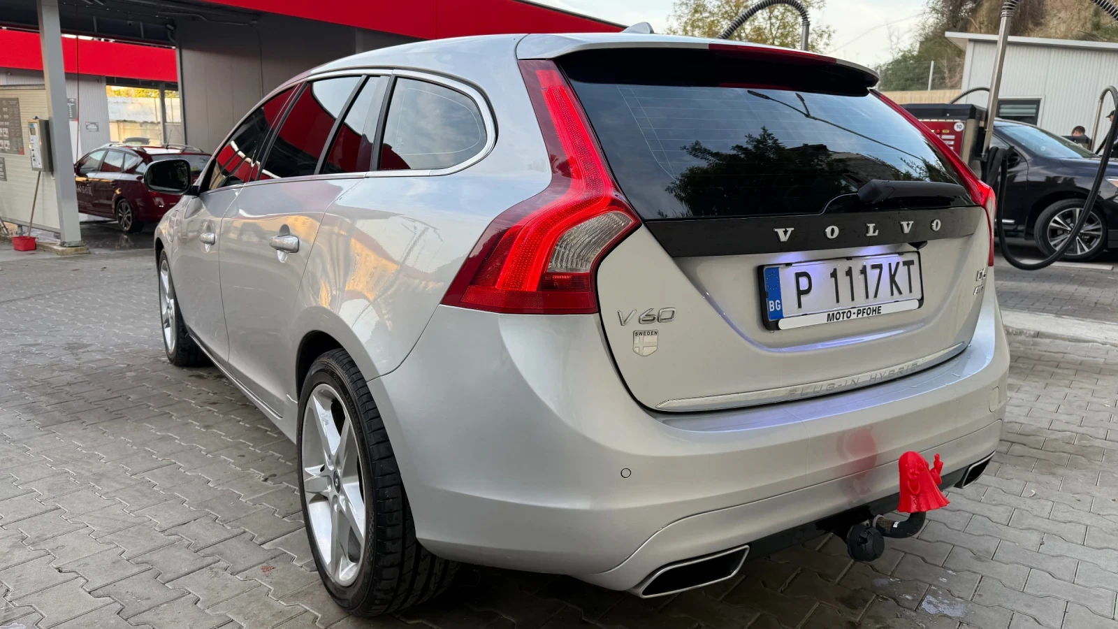 Volvo V60 PLUG-IN HYBRID 4x4, снимка 7 - Автомобили и джипове - 56424531