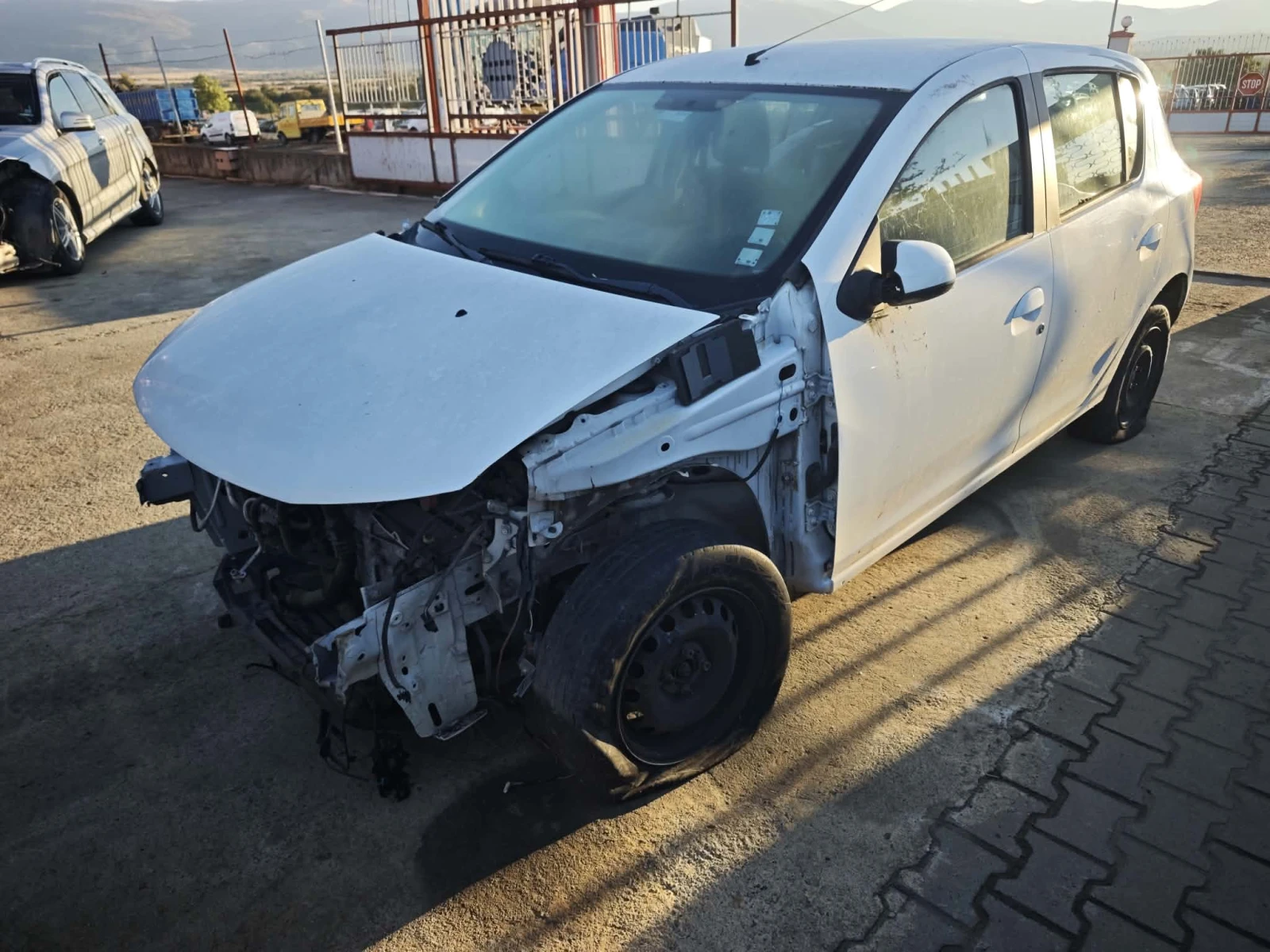 Dacia Sandero 1.5dCi, снимка 2 - Автомобили и джипове - 56512635