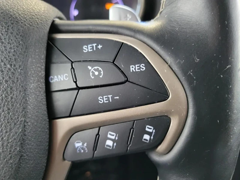 Jeep Grand cherokee * Обдух* DISTRONIC* PANO* OVERLAND* , снимка 12 - Автомобили и джипове - 53370643