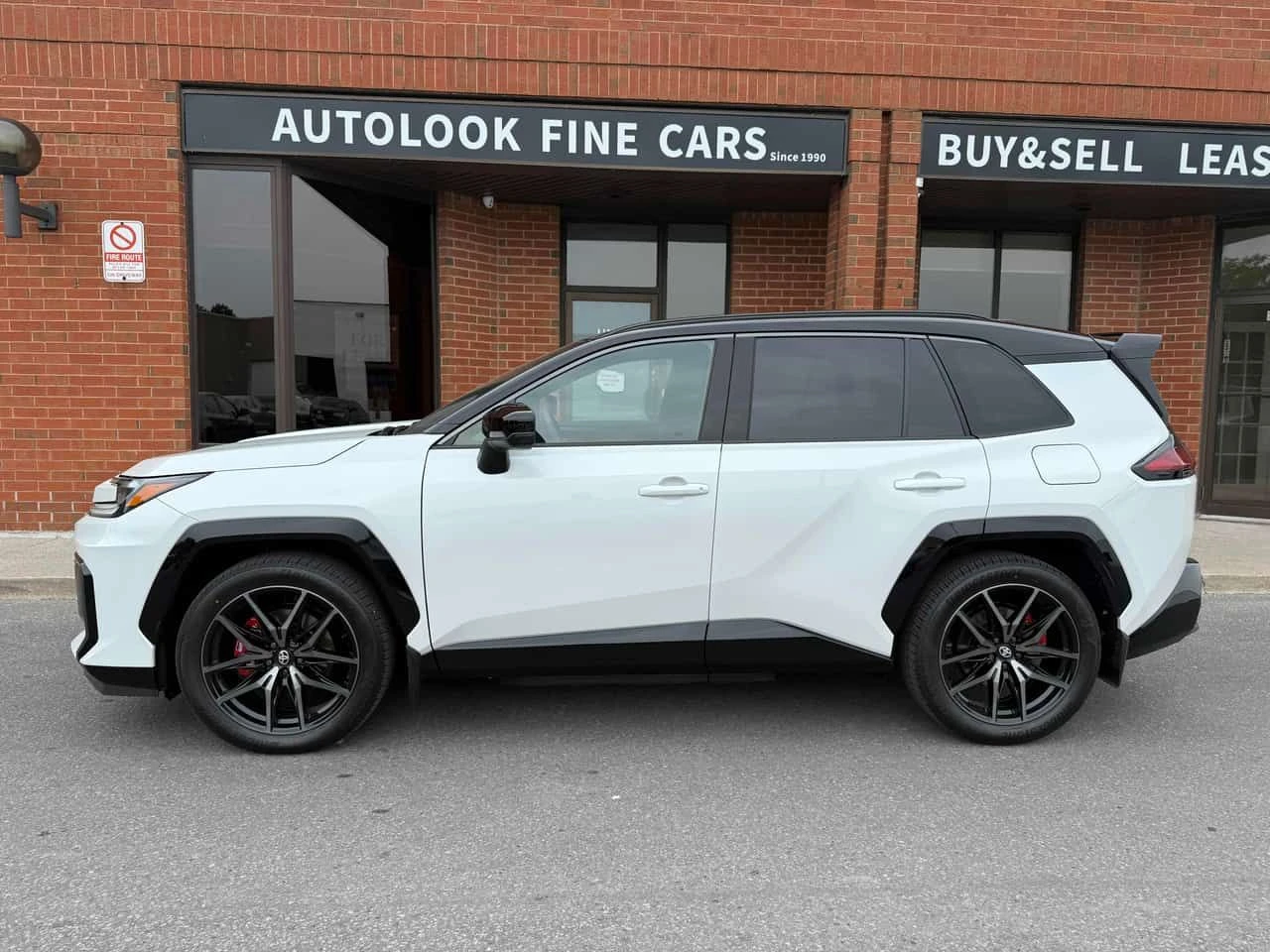 Toyota Rav4 Plug-In Hybrid GR Sport AWD ЧИСТО НОВ, снимка 2 - Автомобили и джипове - 54996550