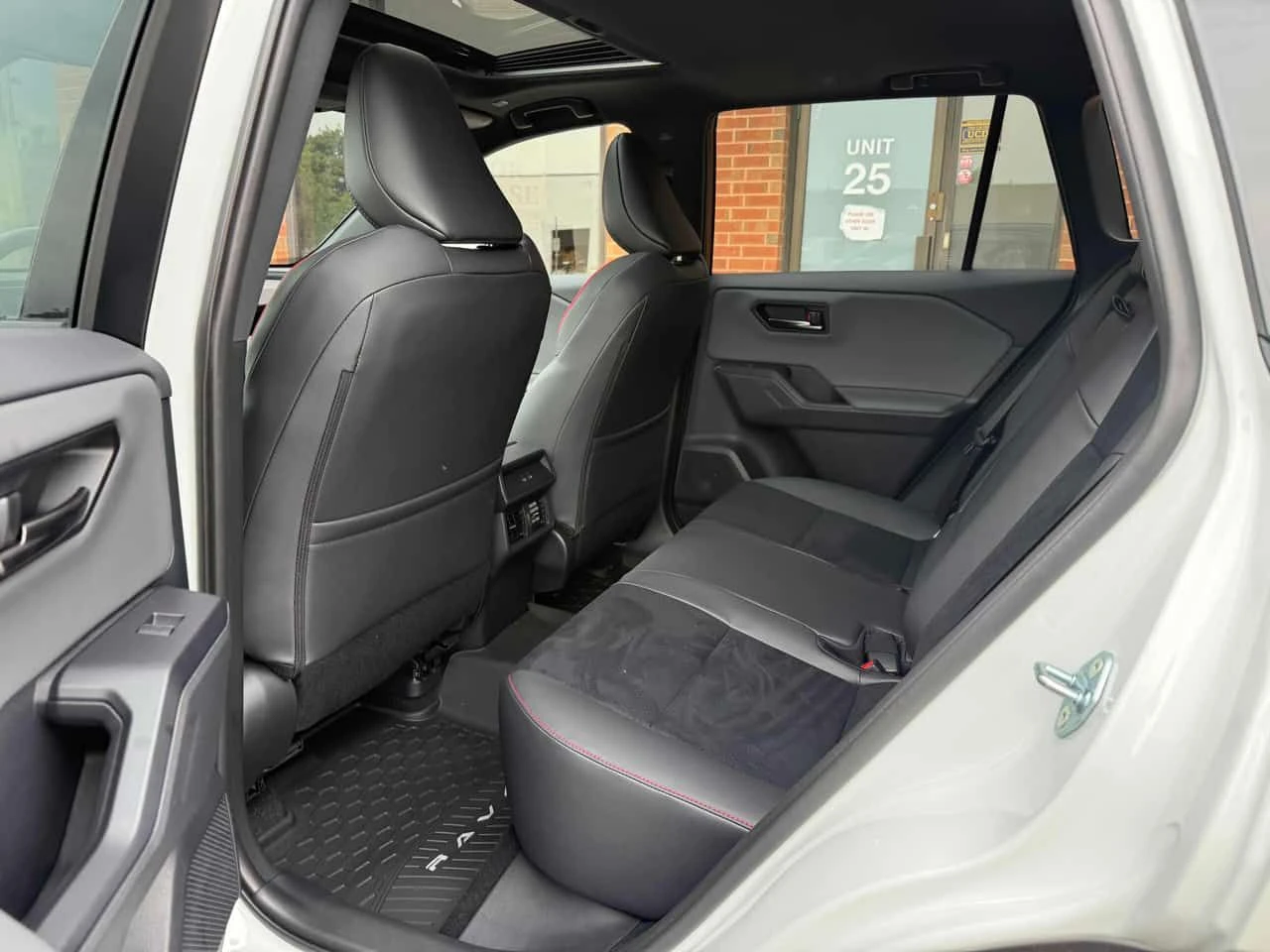 Toyota Rav4 Plug-In Hybrid GR Sport AWD ЧИСТО НОВ, снимка 12 - Автомобили и джипове - 54996550
