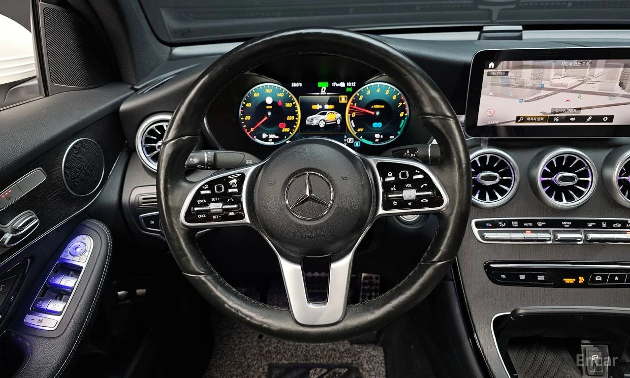 Mercedes-Benz GLC 300 HYBRID* COUPE* ДИСТРОНИК* ХЕДЪП* 360КАМЕРА* , снимка 8 - Автомобили и джипове - 55559837