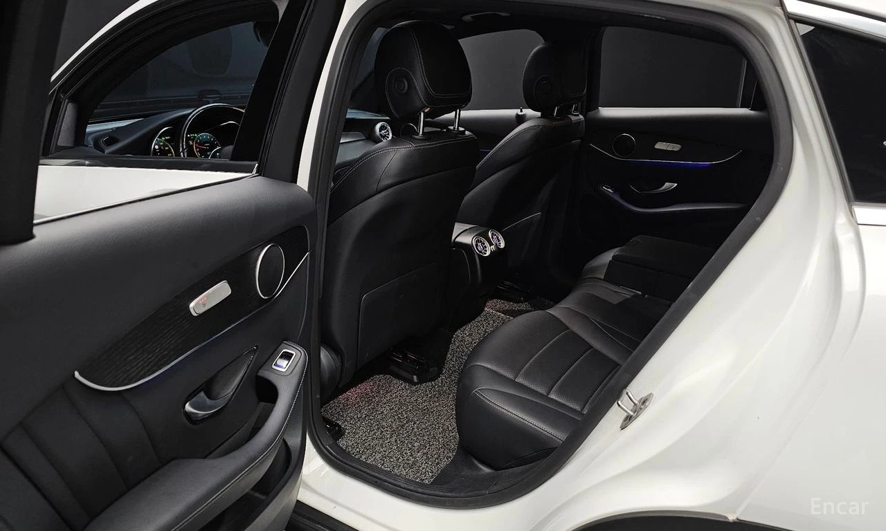 Mercedes-Benz GLC 300 HYBRID* COUPE* ДИСТРОНИК* ХЕДЪП* 360КАМЕРА* , снимка 15 - Автомобили и джипове - 55559837