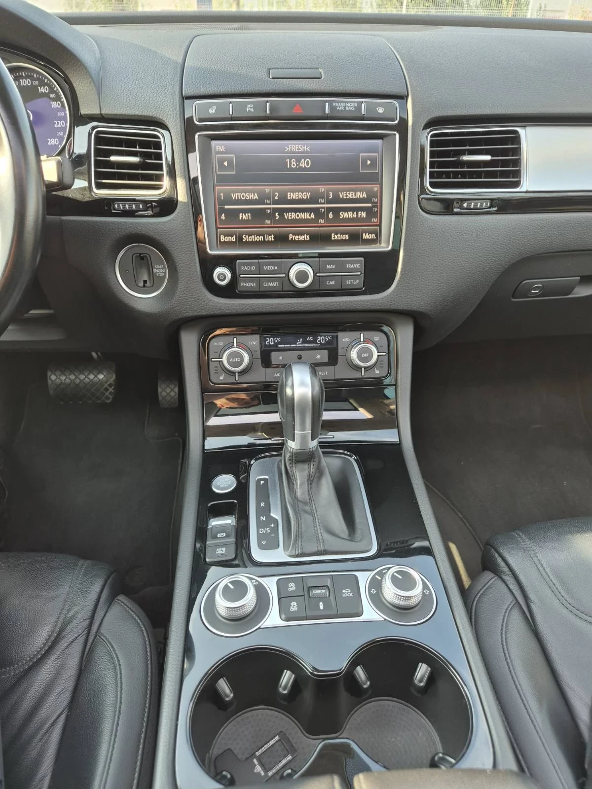 VW Touareg, снимка 16 - Автомобили и джипове - 55657218