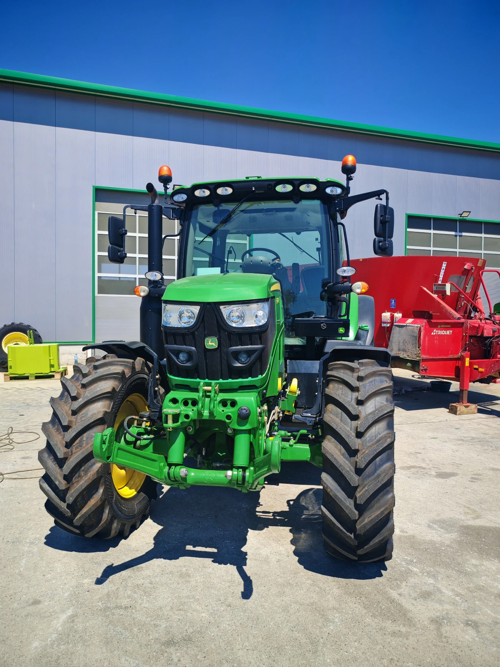 Трактор John Deere 6130R с първоначална вноска 20% - изображение 3