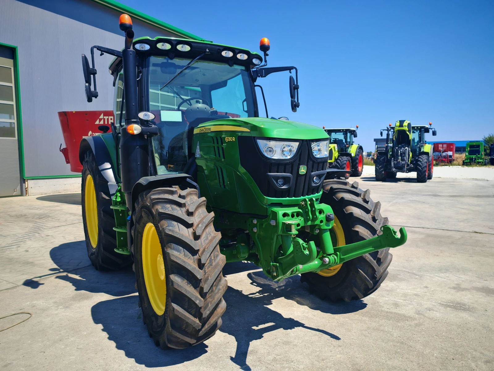 Трактор John Deere 6130R с първоначална вноска 20% - изображение 4