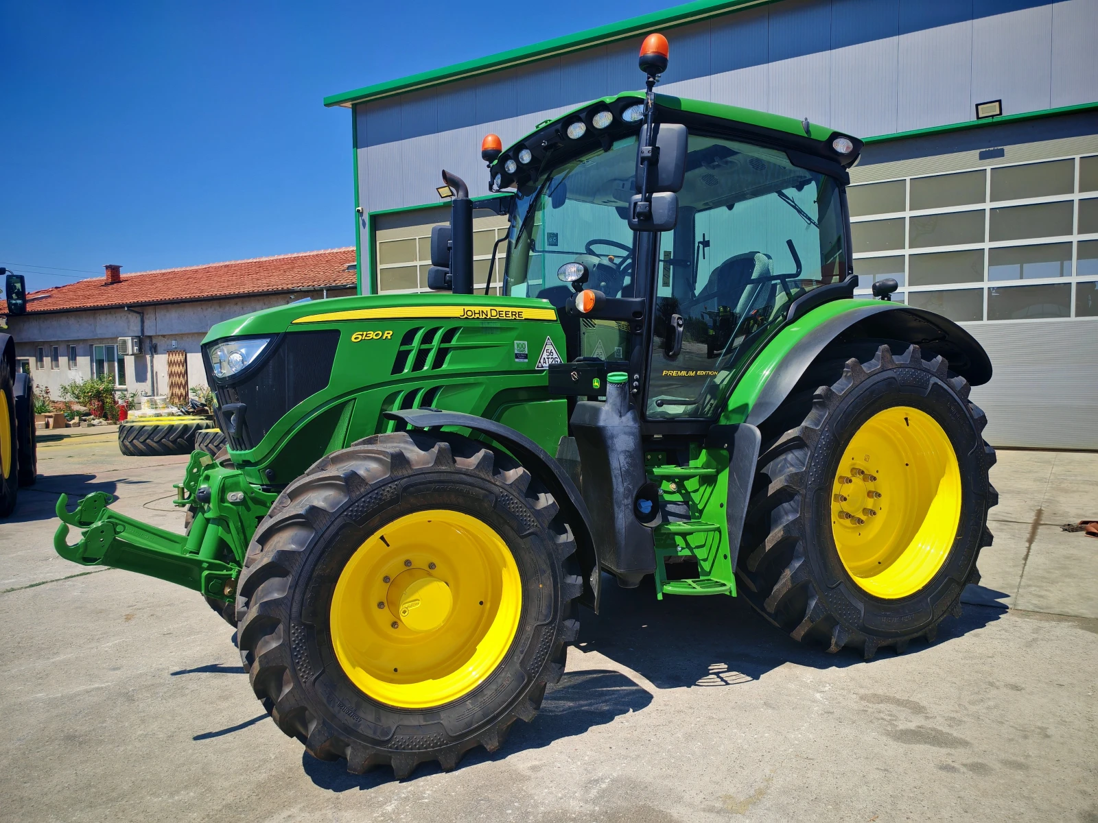 Трактор John Deere 6130R с първоначална вноска 20% - изображение 2