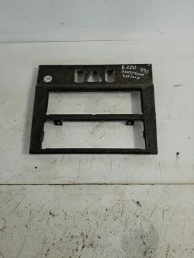 Централна конзола Мерцедес Е200