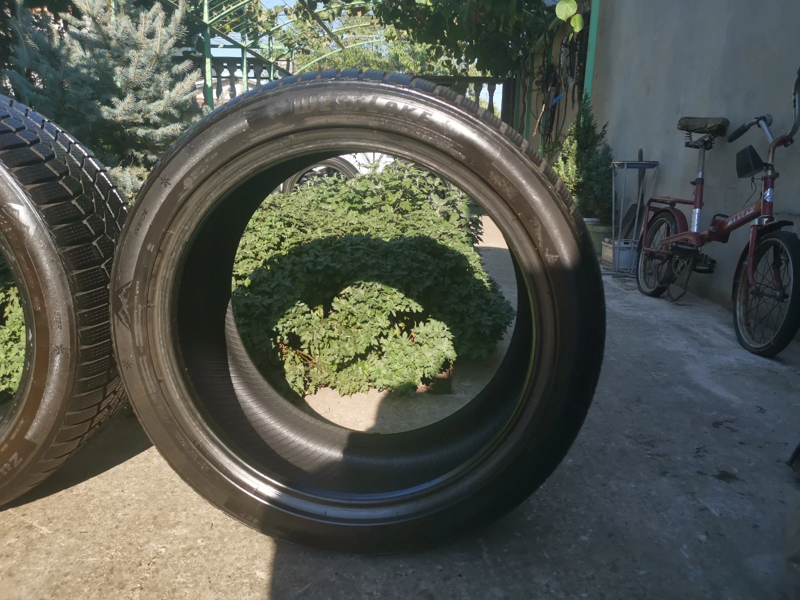Гуми Зимни 275/40R20