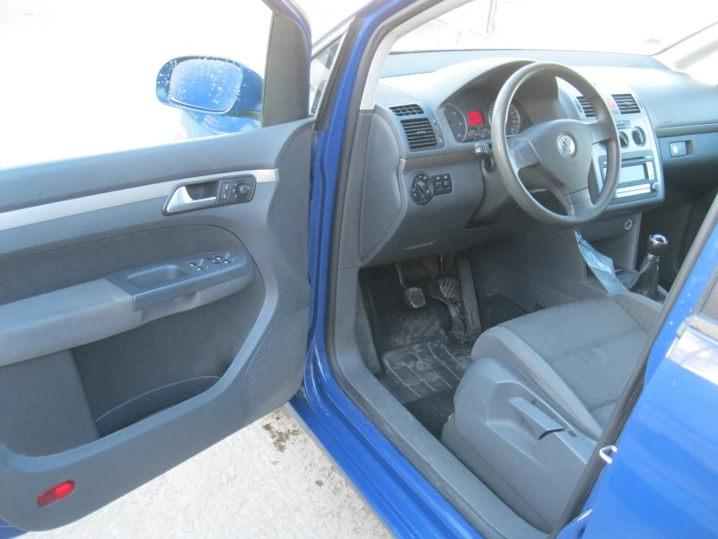 VW Touran Trendline, снимка 16 - Автомобили и джипове - 44084066