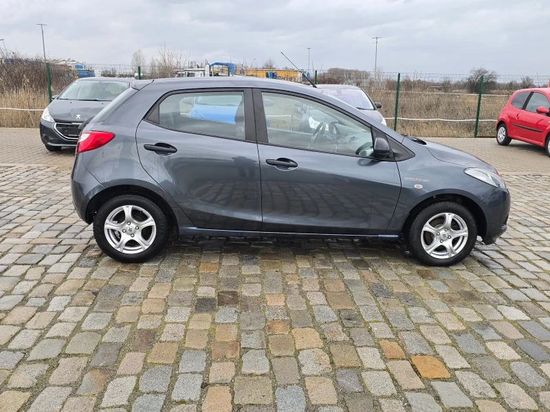Mazda 2 1.3i 75 кс 2010 година ЕВРО 4, снимка 5 - Автомобили и джипове - 51364775