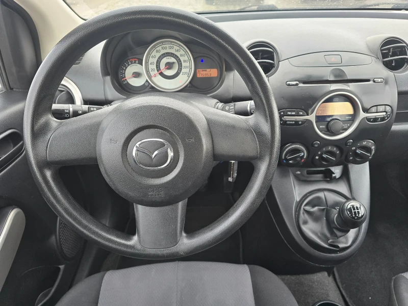 Mazda 2 1.3i 75 кс 2010 година ЕВРО 4, снимка 12 - Автомобили и джипове - 51364775