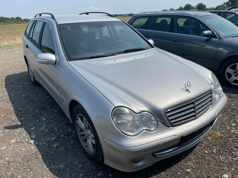 Mercedes-Benz C 220 203 фейслифт, снимка 6 - Автомобили и джипове - 34028000