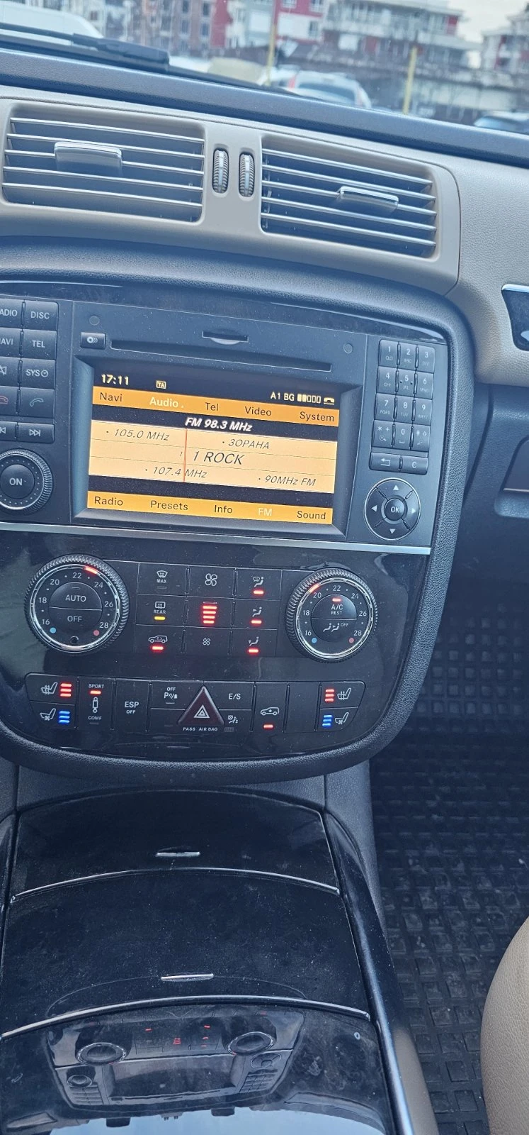 Mercedes-Benz R 350 7 места, снимка 12 - Автомобили и джипове - 53442510