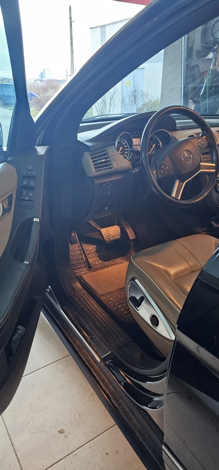 Mercedes-Benz R 350 7 места, снимка 16 - Автомобили и джипове - 53442510