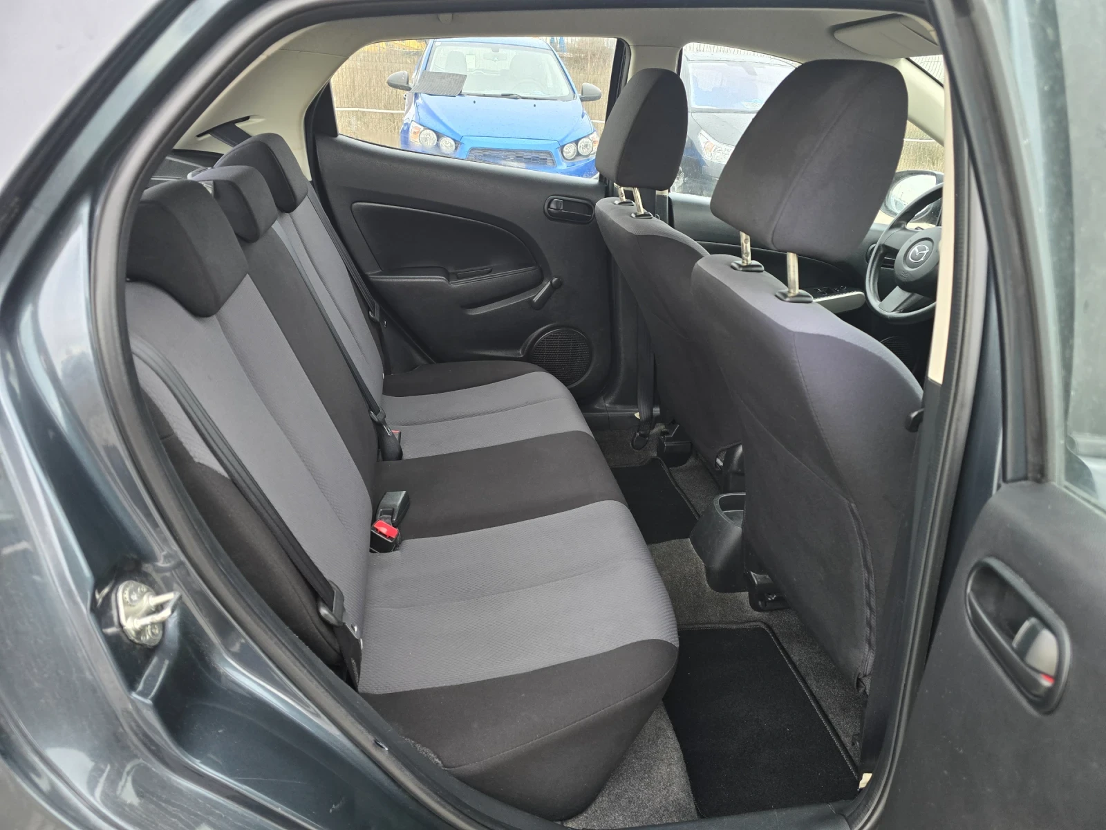 Mazda 2 1.3i 75 �� 2010 ������ ���� 4 | Mobile.bg � ����������� 17