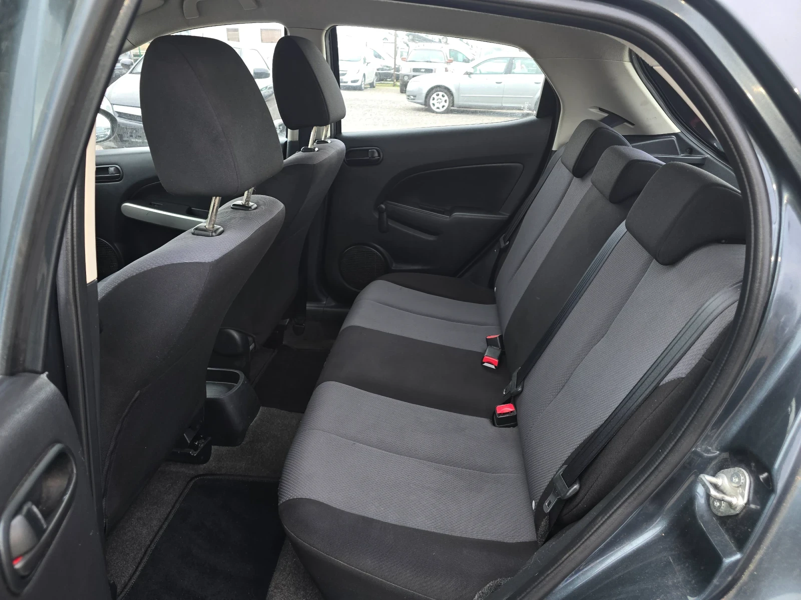 Mazda 2 1.3i 75 �� 2010 ������ ���� 4 | Mobile.bg � ����������� 16
