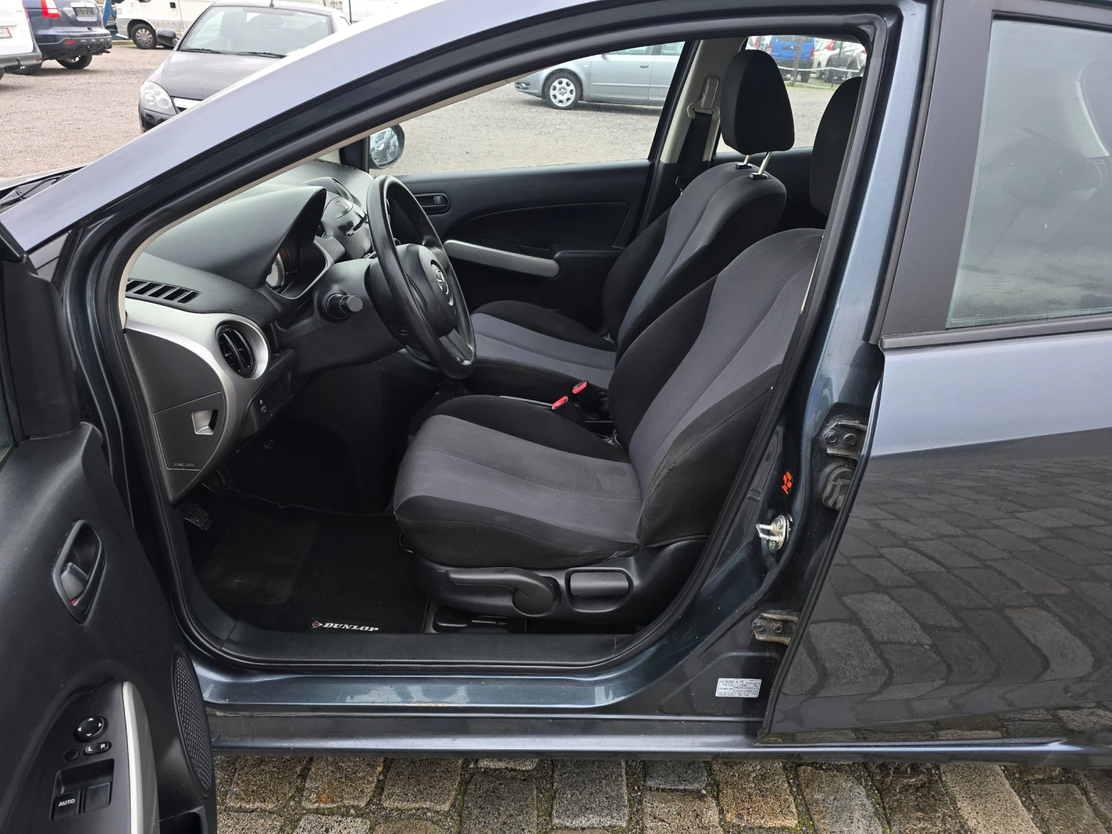 Mazda 2 1.3i 75 кс 2010 година ЕВРО 4 - изображение 10