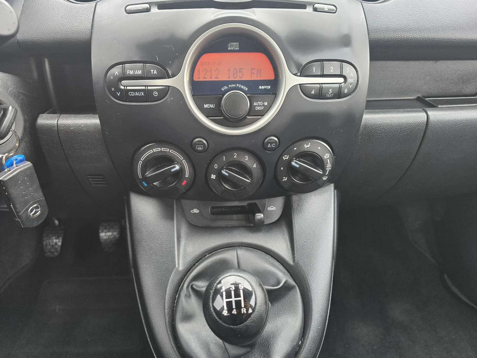 Mazda 2 1.3i 75 �� 2010 ������ ���� 4 | Mobile.bg � ����������� 14
