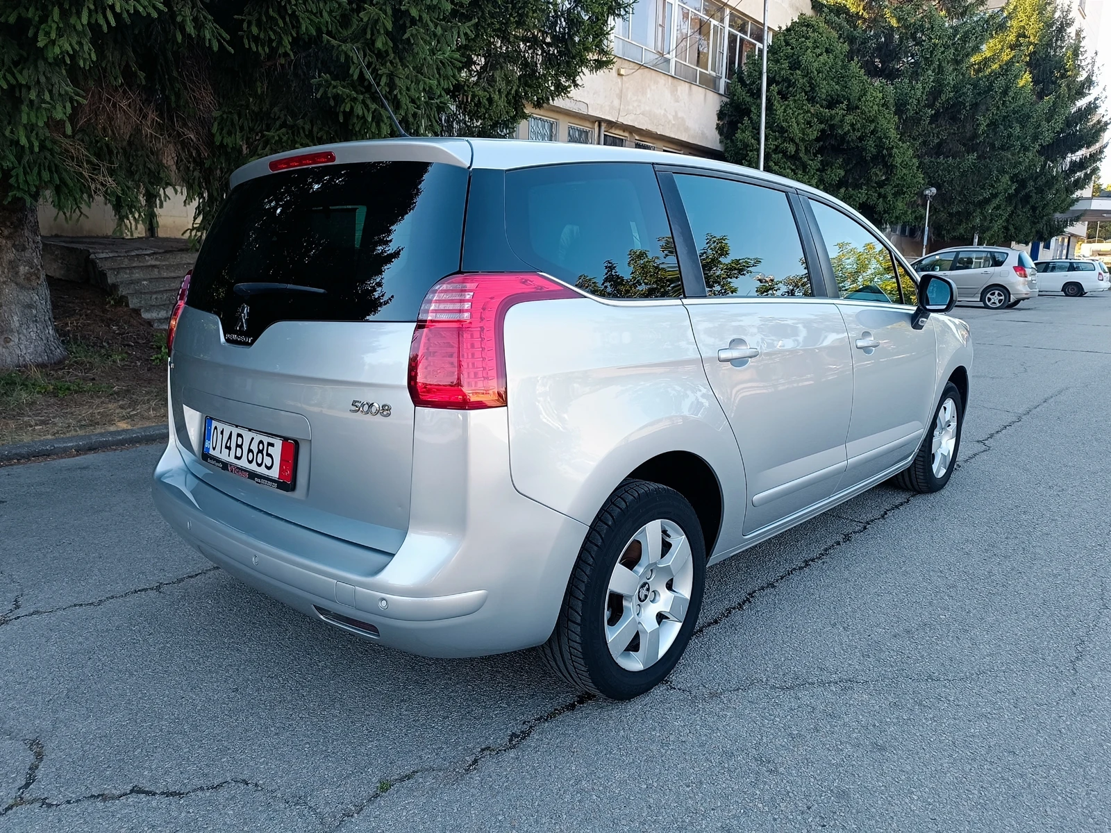 Peugeot 5008 1.6HDi 7 места - изображение 5