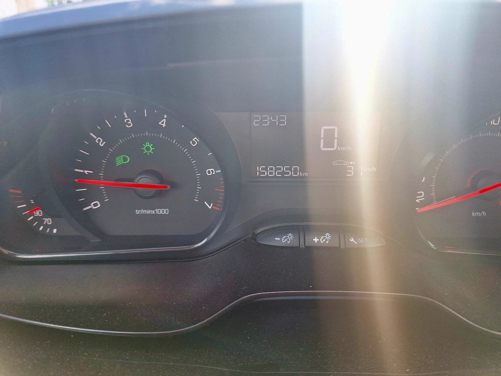 Peugeot 208  - изображение 7