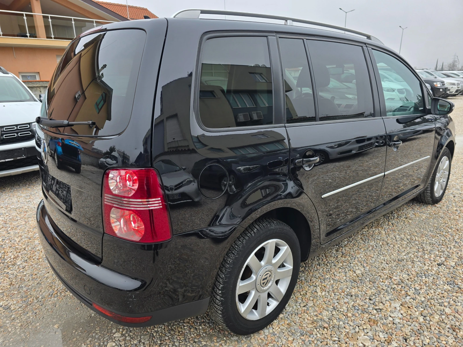 VW Touran 2.0TDI HIGHLINE FULL - изображение 4