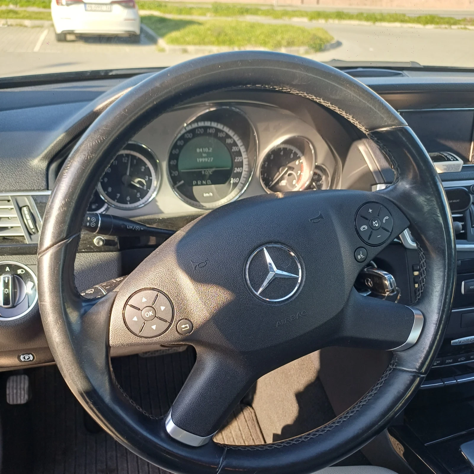 Mercedes-Benz E 200 CGI, снимка 10 - Автомобили и джипове - 54072663