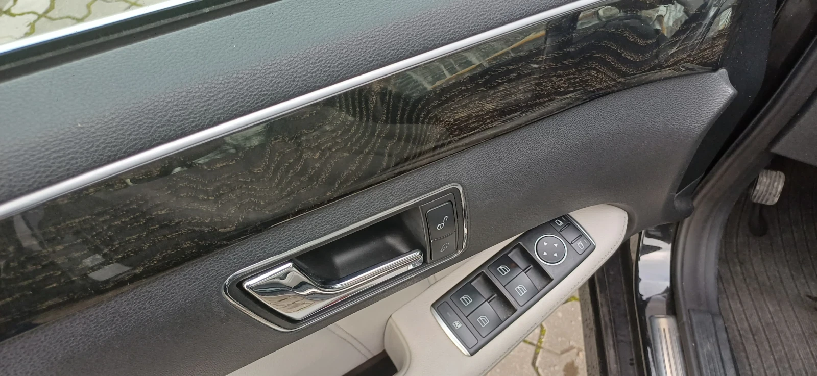 Mercedes-Benz E 200 CGI, снимка 13 - Автомобили и джипове - 54072663