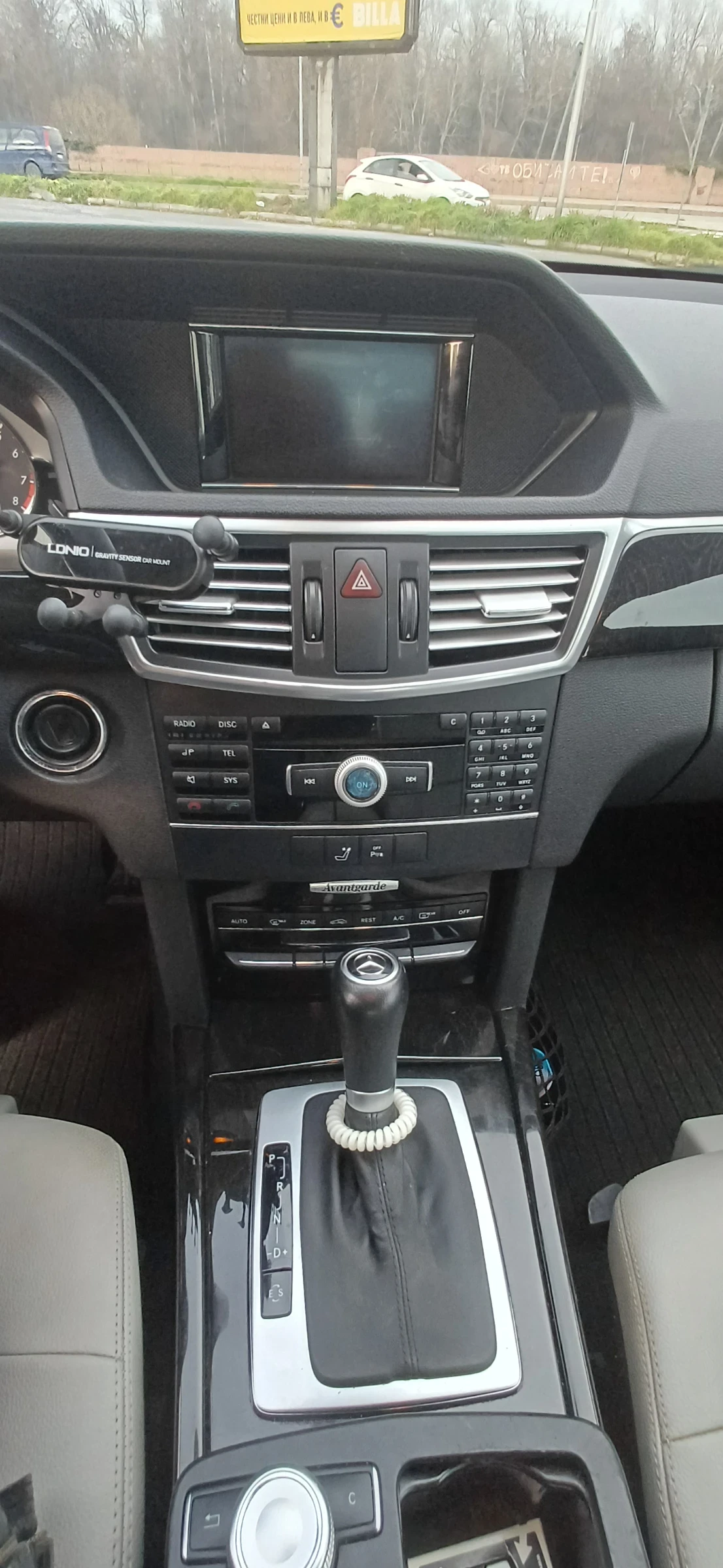 Mercedes-Benz E 200 CGI, снимка 15 - Автомобили и джипове - 54072663