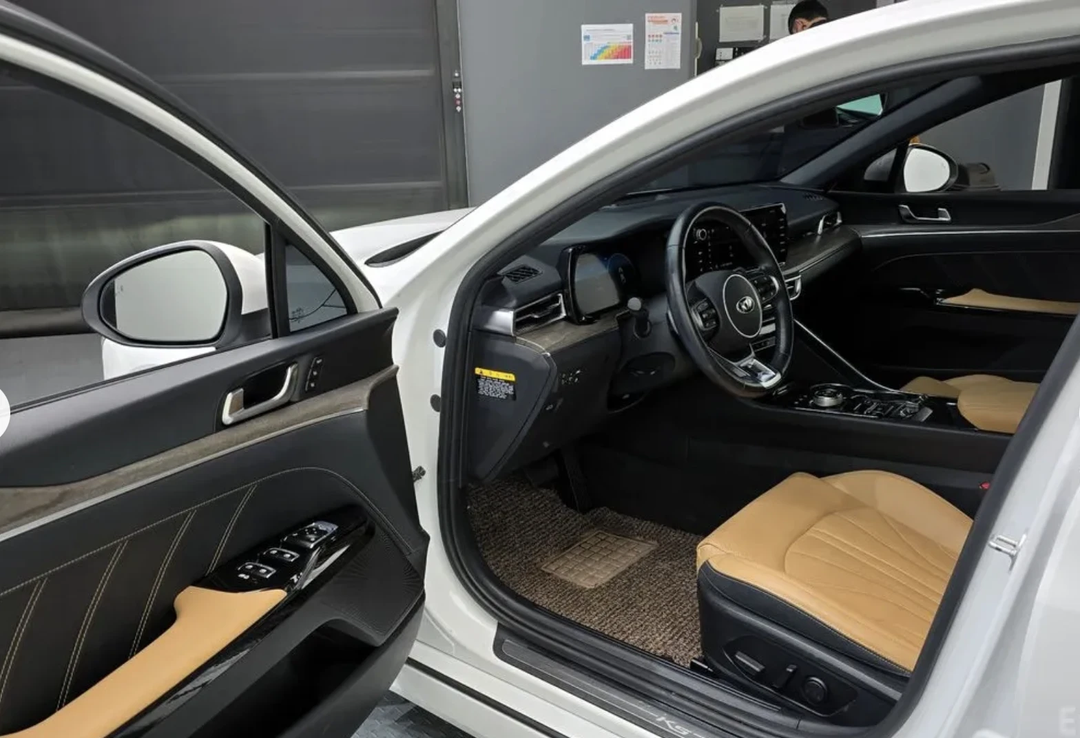 Kia K5 SIGNATURE* 4WD* ПОДГРЕВ* ОБДУХВАНЕ* НАВИ* КАМЕРА, снимка 10 - Автомобили и джипове - 54128373