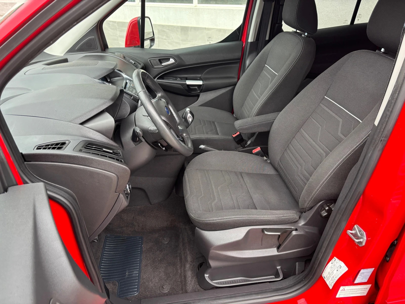 Ford Tourneo Connect 1.6i AVTOMATIK PANORAMA 7местен, снимка 7 - Автомобили и джипове - 54527842