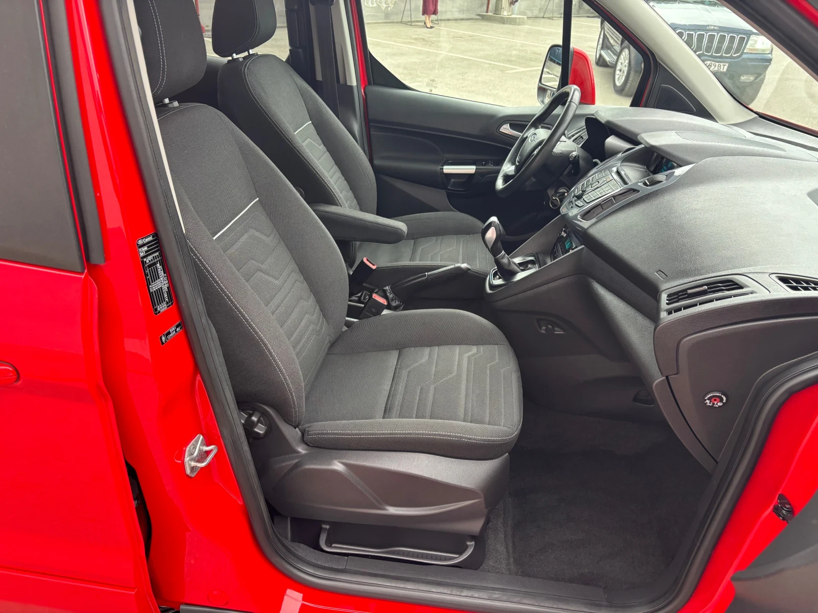 Ford Tourneo Connect 1.6i AVTOMATIK PANORAMA 7местен, снимка 8 - Автомобили и джипове - 54527842