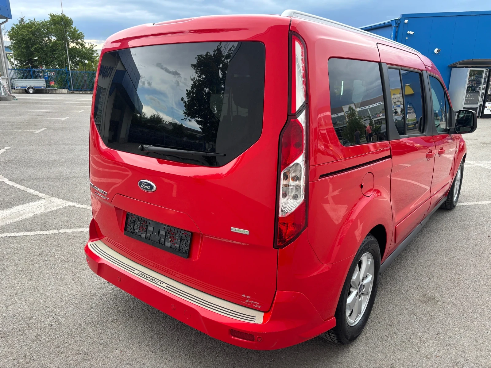 Ford Tourneo Connect 1.6i AVTOMATIK PANORAMA 7местен, снимка 4 - Автомобили и джипове - 54527842