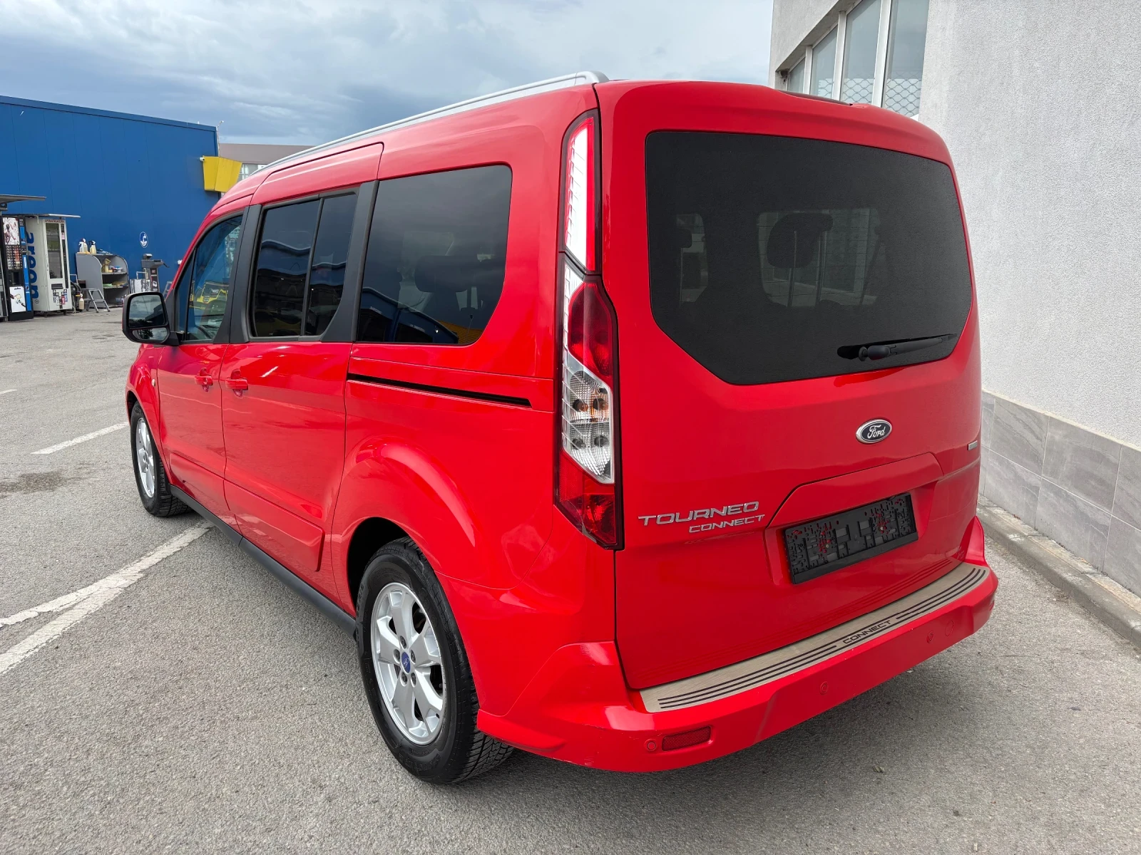 Ford Tourneo Connect 1.6i AVTOMATIK PANORAMA 7местен, снимка 3 - Автомобили и джипове - 54527842