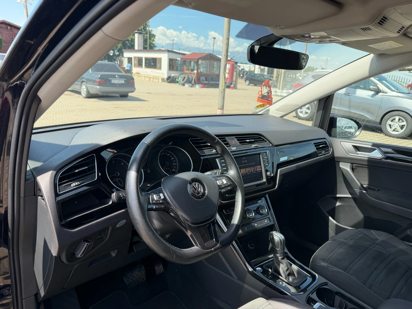 VW Touran 2.0TDI 6+ 1 AVTOMAT/NAVI EURO 6, снимка 14 - Автомобили и джипове - 54594815
