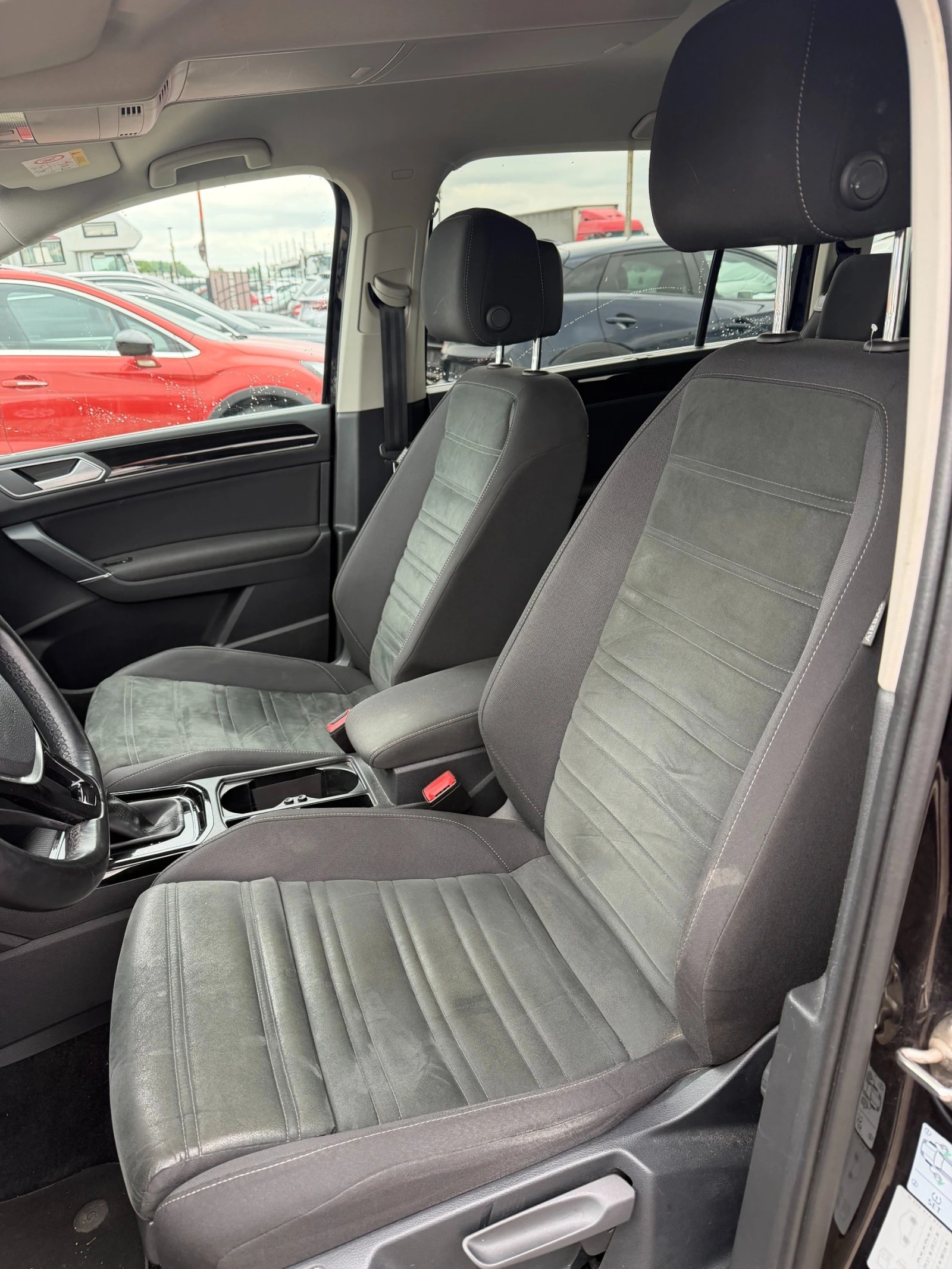 VW Touran 2.0TDI 6+ 1 AVTOMAT/NAVI EURO 6, снимка 14 - Автомобили и джипове - 54594815