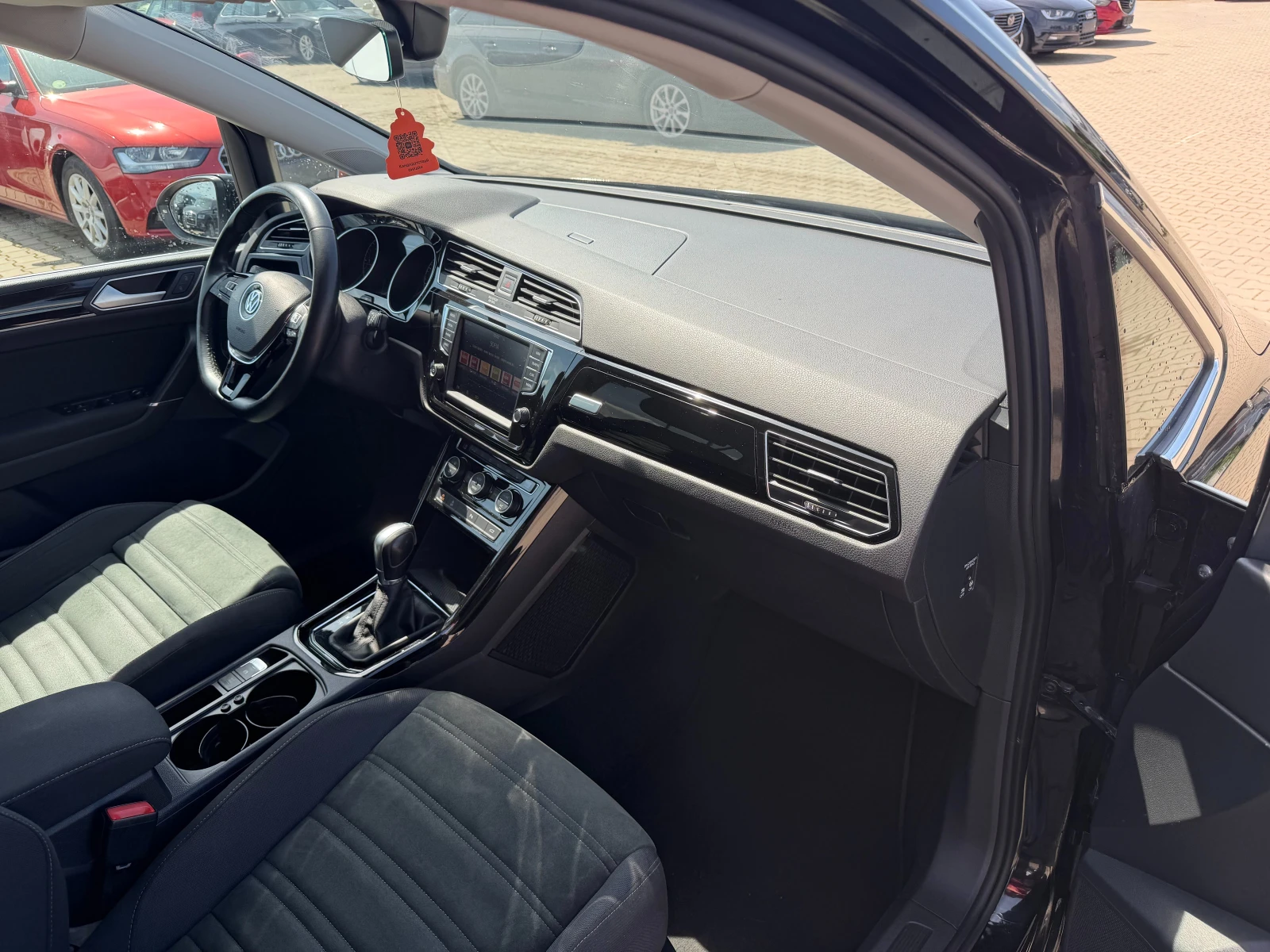 VW Touran 2.0TDI 6+ 1 AVTOMAT/NAVI EURO 6, снимка 12 - Автомобили и джипове - 54594815