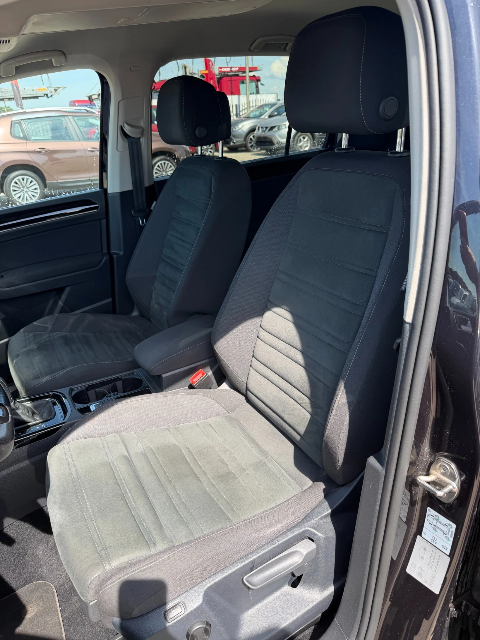 VW Touran 2.0TDI 6+ 1 AVTOMAT/NAVI EURO 6, снимка 13 - Автомобили и джипове - 54594815