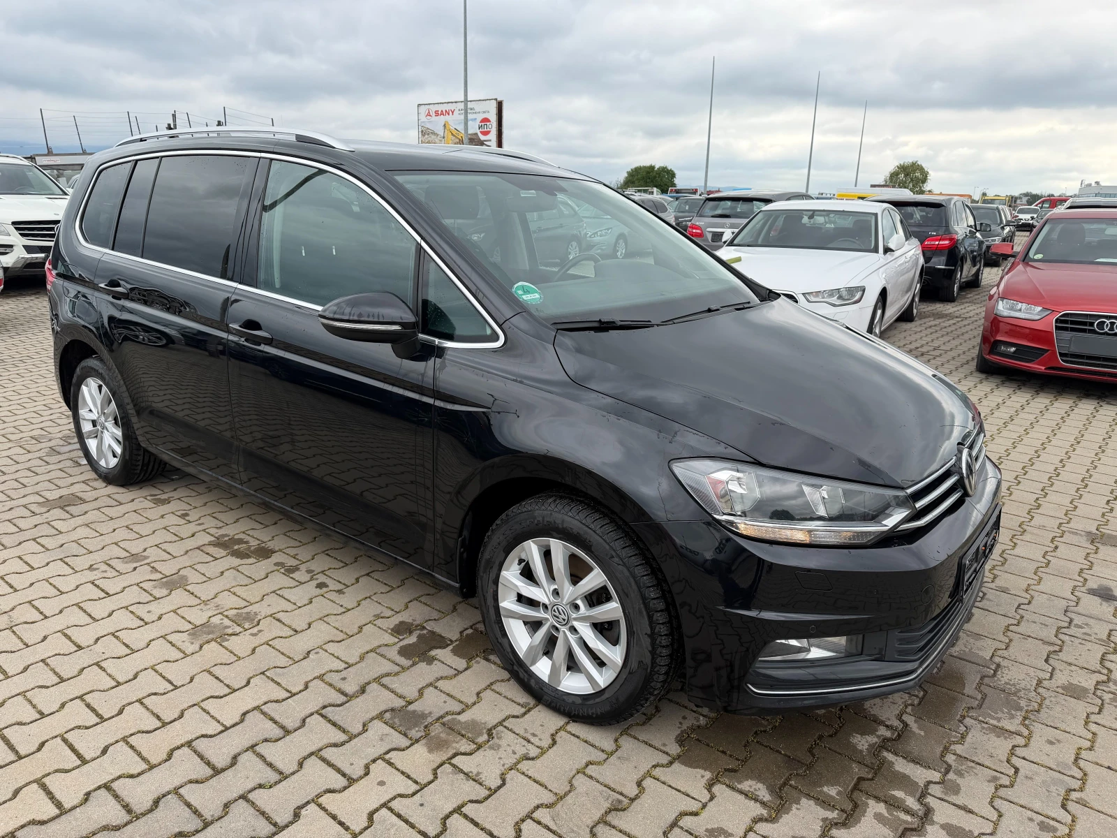 VW Touran 2.0TDI 6+ 1 AVTOMAT/NAVI EURO 6, снимка 4 - Автомобили и джипове - 54594815