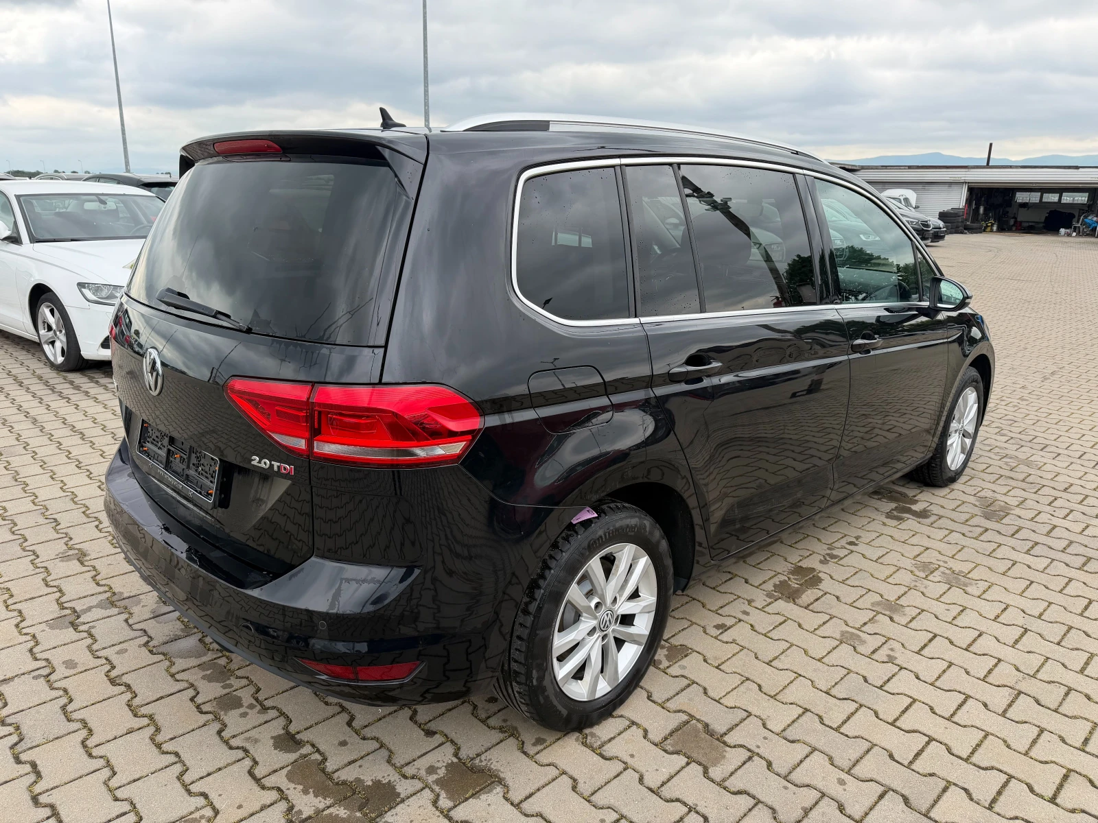 VW Touran 2.0TDI 6+ 1 AVTOMAT/NAVI EURO 6, снимка 6 - Автомобили и джипове - 54594815