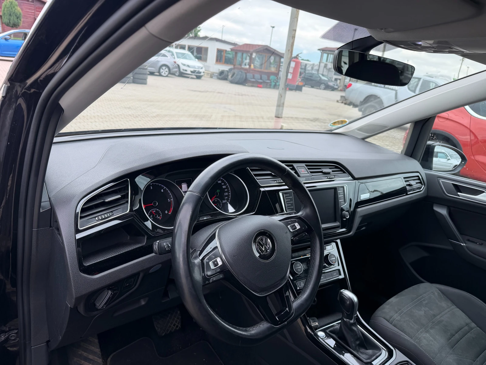 VW Touran 2.0TDI 6+ 1 AVTOMAT/NAVI EURO 6, снимка 13 - Автомобили и джипове - 54594815