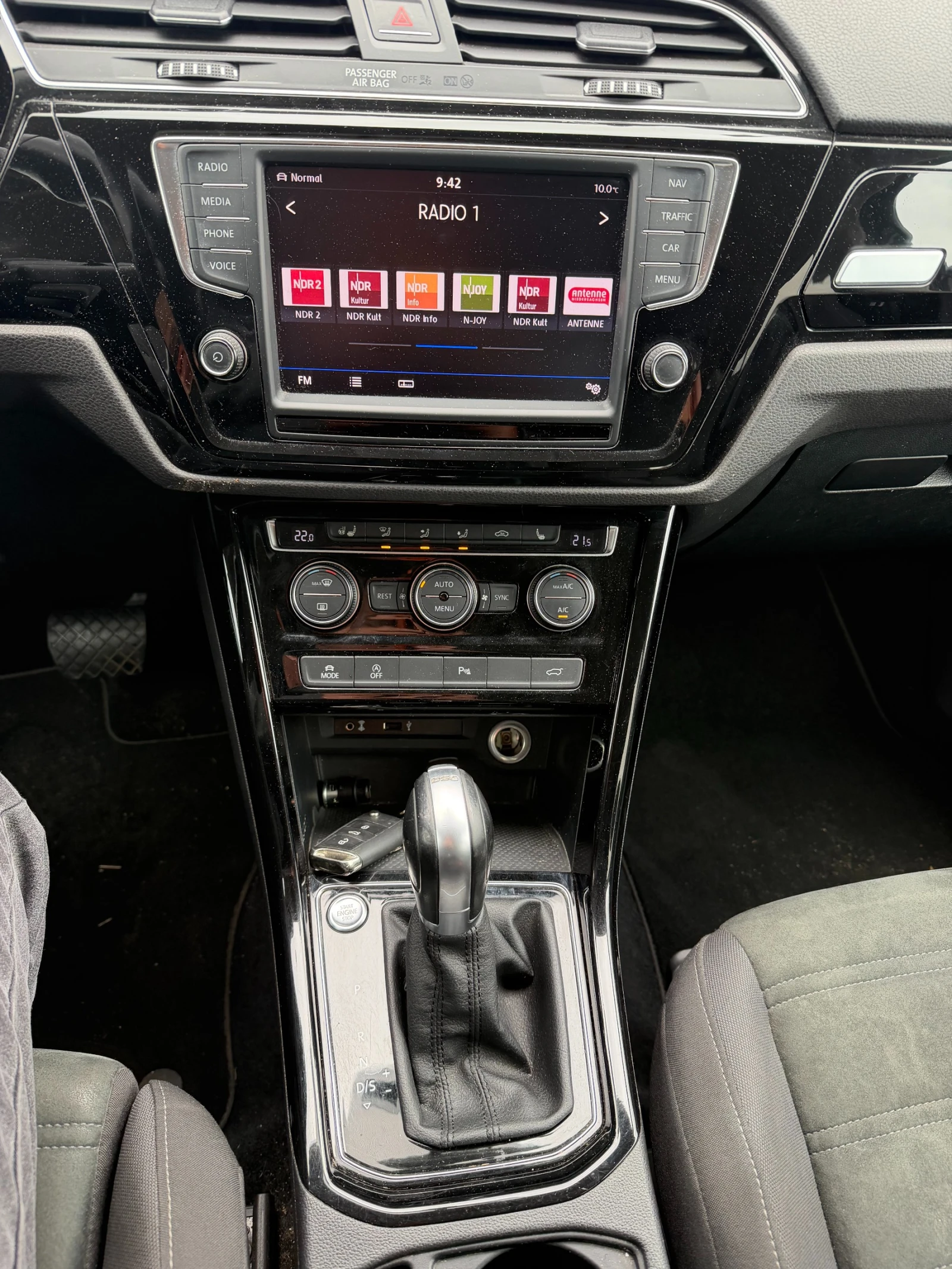 VW Touran 2.0TDI 6+ 1 AVTOMAT/NAVI EURO 6, снимка 15 - Автомобили и джипове - 54594815