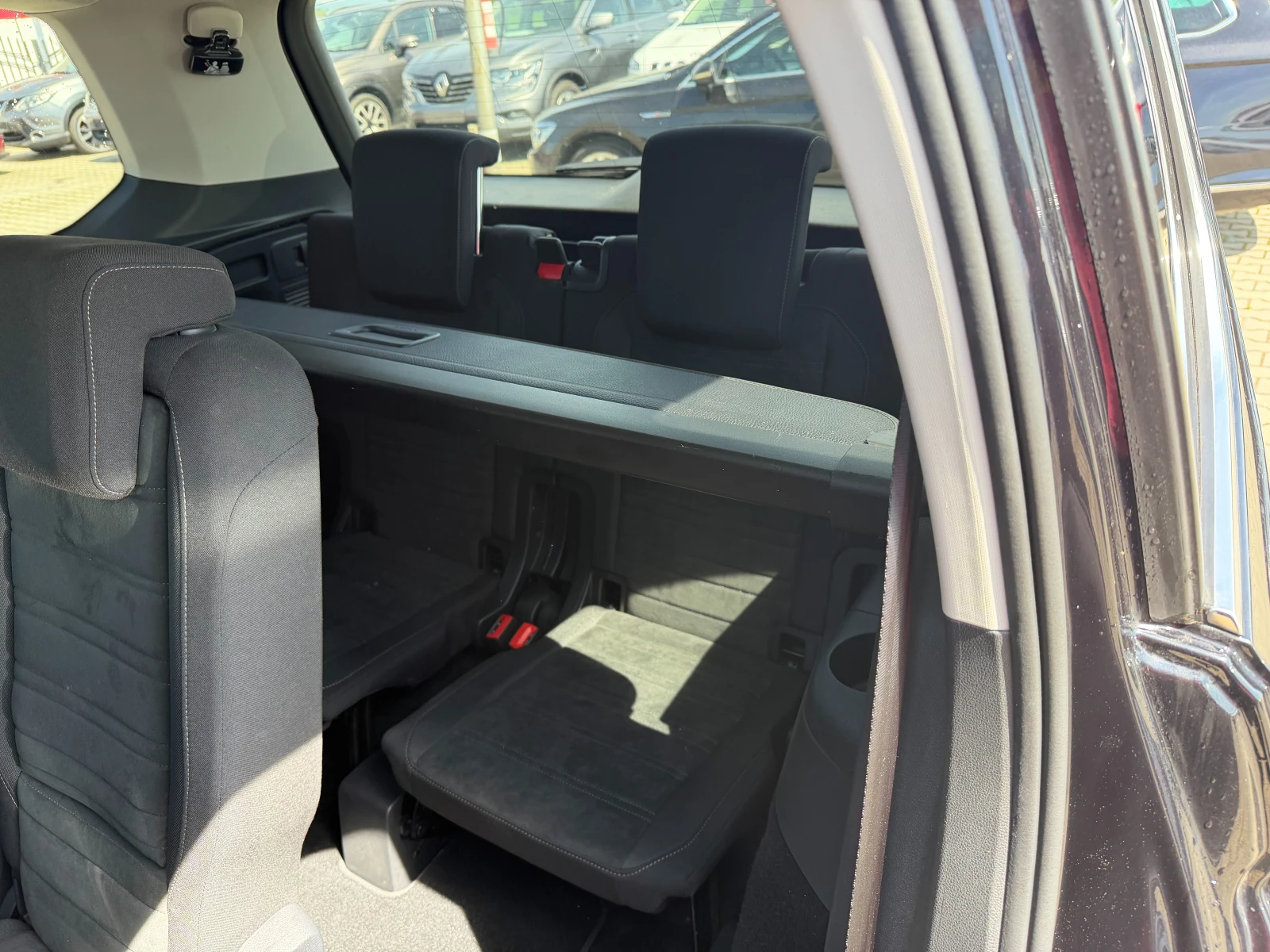 VW Touran 2.0TDI 6+ 1 AVTOMAT/NAVI EURO 6, снимка 11 - Автомобили и джипове - 54594815