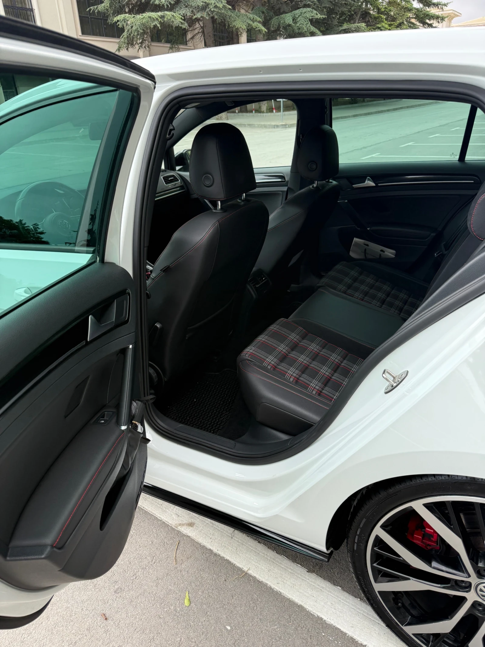 VW Golf GTI Performance , снимка 6 - Автомобили и джипове - 54750367