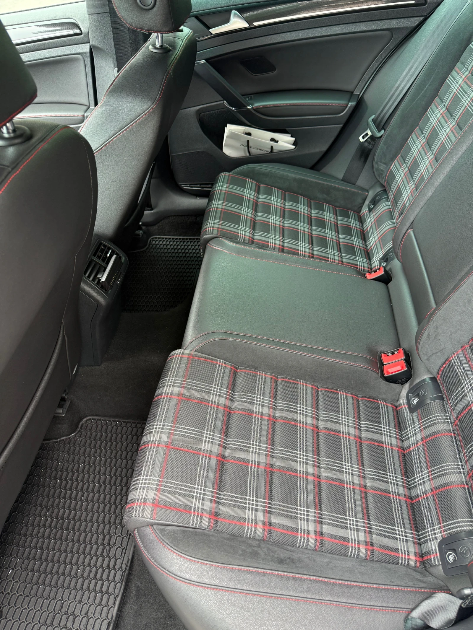 VW Golf GTI Performance , снимка 7 - Автомобили и джипове - 54750367
