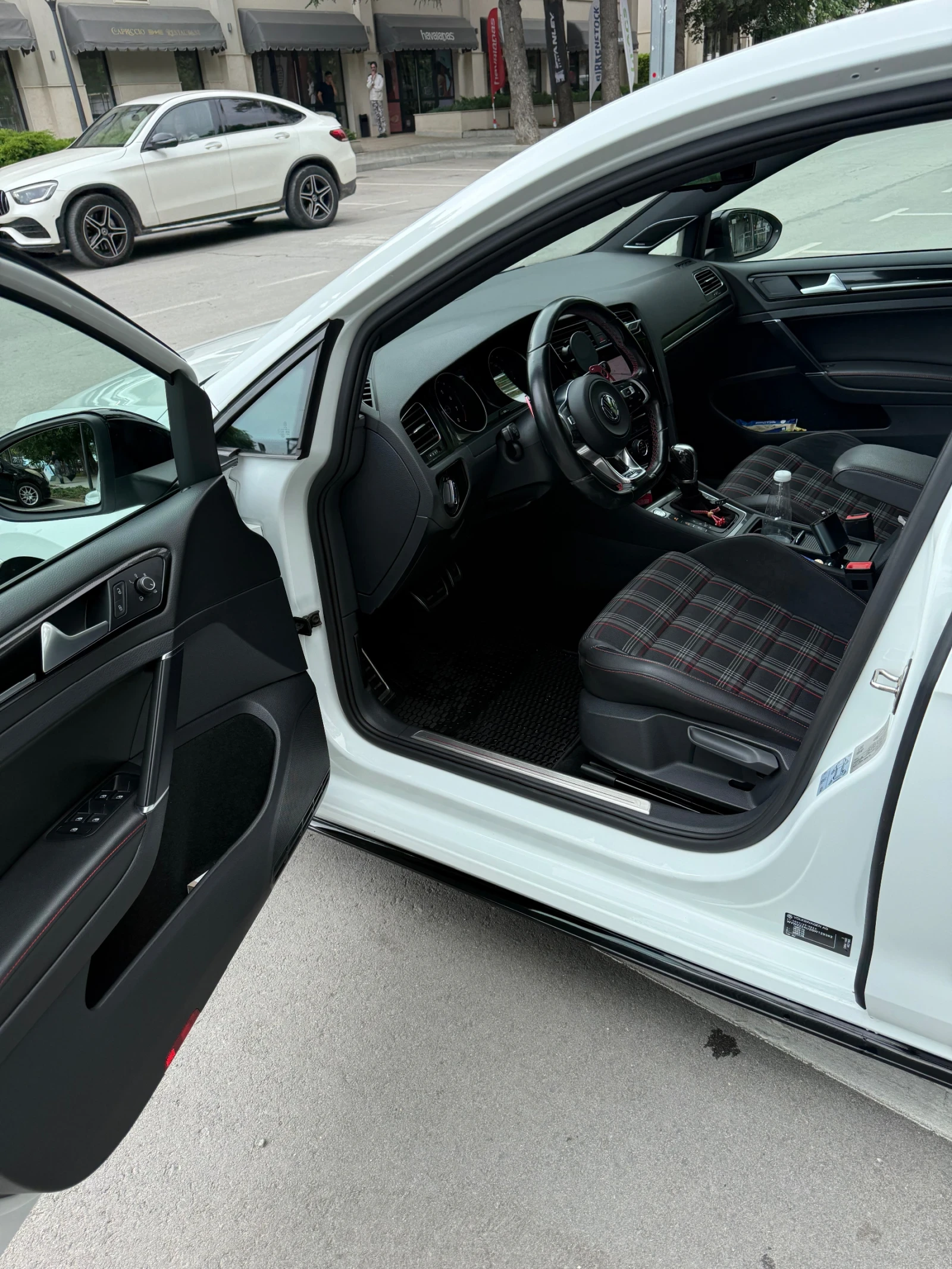 VW Golf GTI Performance , снимка 9 - Автомобили и джипове - 54750367