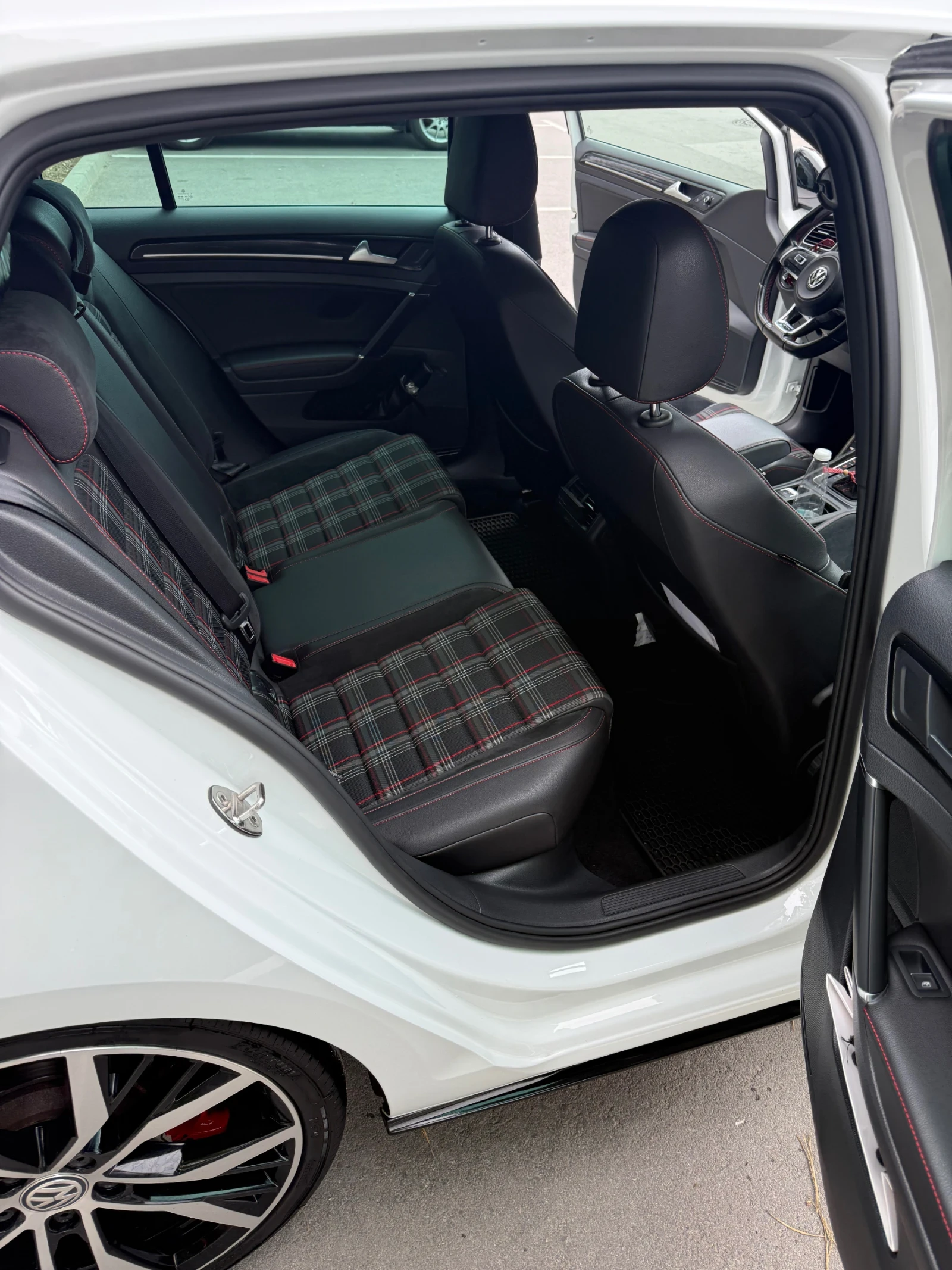 VW Golf GTI Performance , снимка 8 - Автомобили и джипове - 54750367