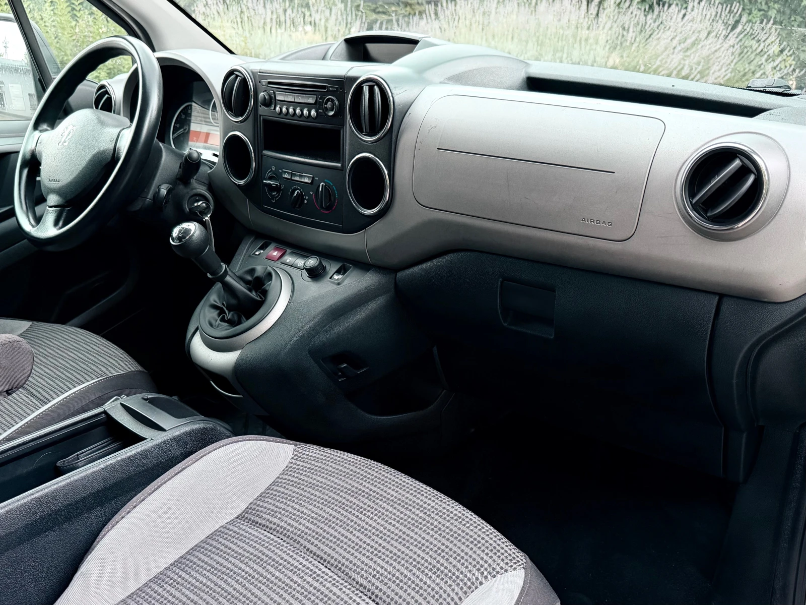 Peugeot Partner 1.6I-TEPEE, снимка 10 - Автомобили и джипове - 55234372